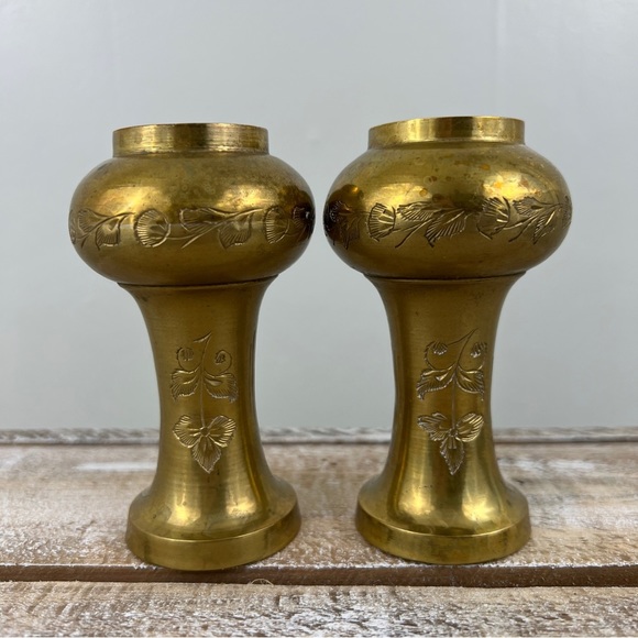 Vintage Ornate Carved Brass Matching Vases Made In India Mid Century - Picture 6 of 10